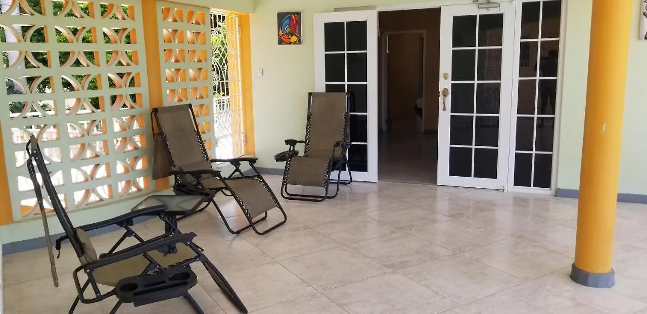 Chaudhry House Montego Bays- 2Nd Floor Apt Πανσιόν