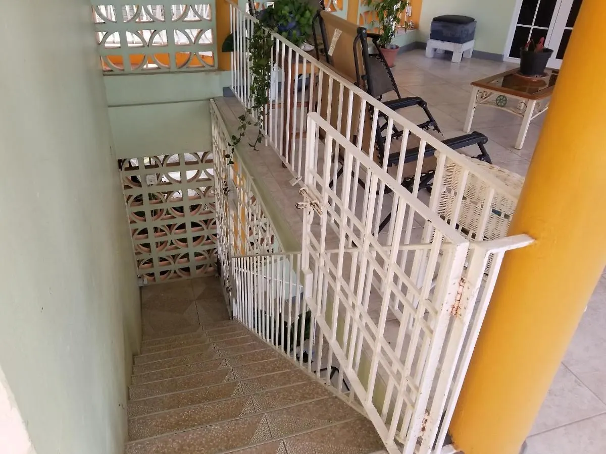 Chaudhry House Montego Bays- 2Nd Floor Apt